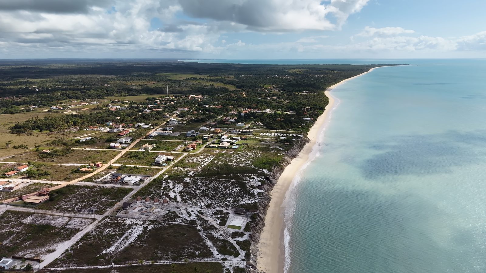 A estrada de chão que chega em Corumbau