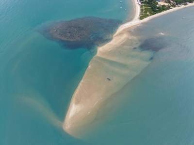 A Ponta na maré baixa, com o recife aparecendo