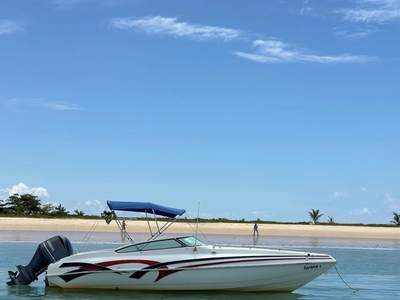 A outra lancha fundeada, de frente para o banco de areia