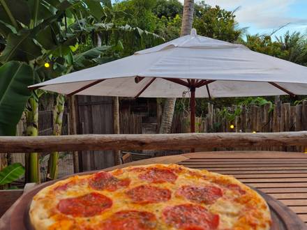 A pizza no fim de tarde, debaixo do guarda-sol