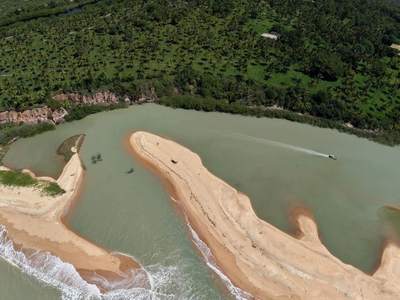O desenho que a maré faz na Barra do Cahy